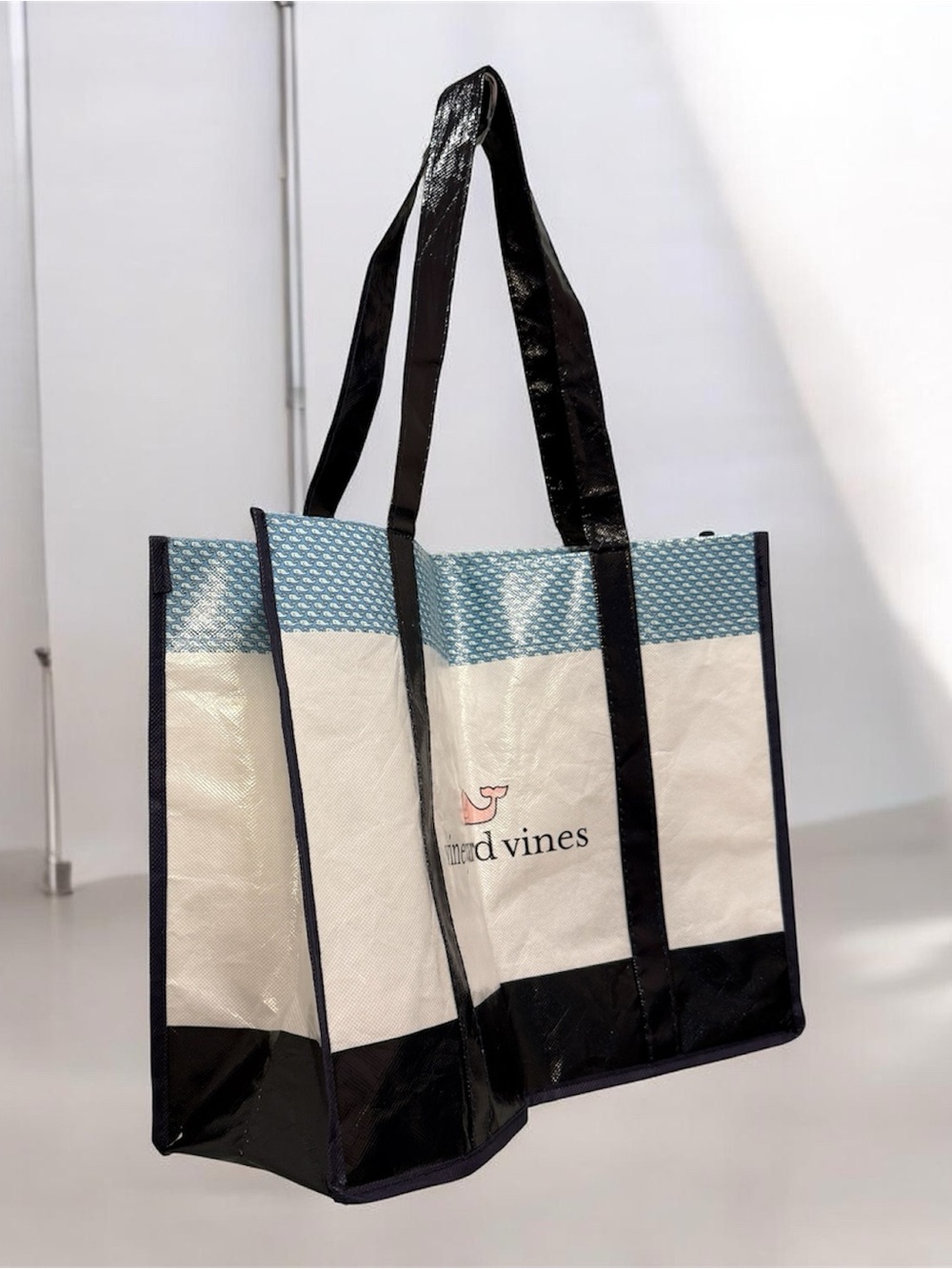 Vineyard Vines Reusable Tote ♻️